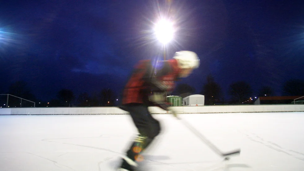 Snöfall nu på morgonen, sedan uppehåll. Molnen spricker upp på en del håll men det är osäkert hur mycket.