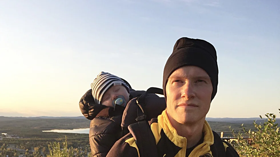 Adam Linder, här med sonen Oliver, vill få fler Malåbor att hitta ut i skog och mark.