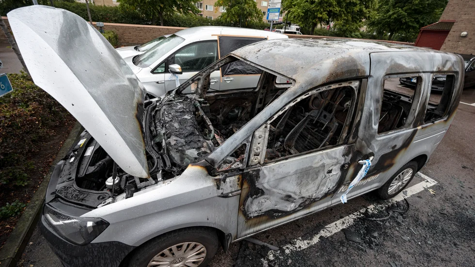 Vid en brandattack mot Malmös socialtjänst i augusti förra året förstördes en bil som tillhörde Malmö stad. Arkivbild.