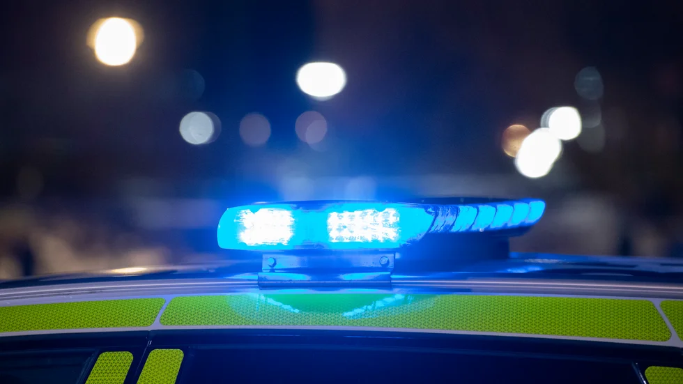 Polisen fick rycka ut till Årby under natten till söndagen sedan en man blivit bestulen på sin bil.