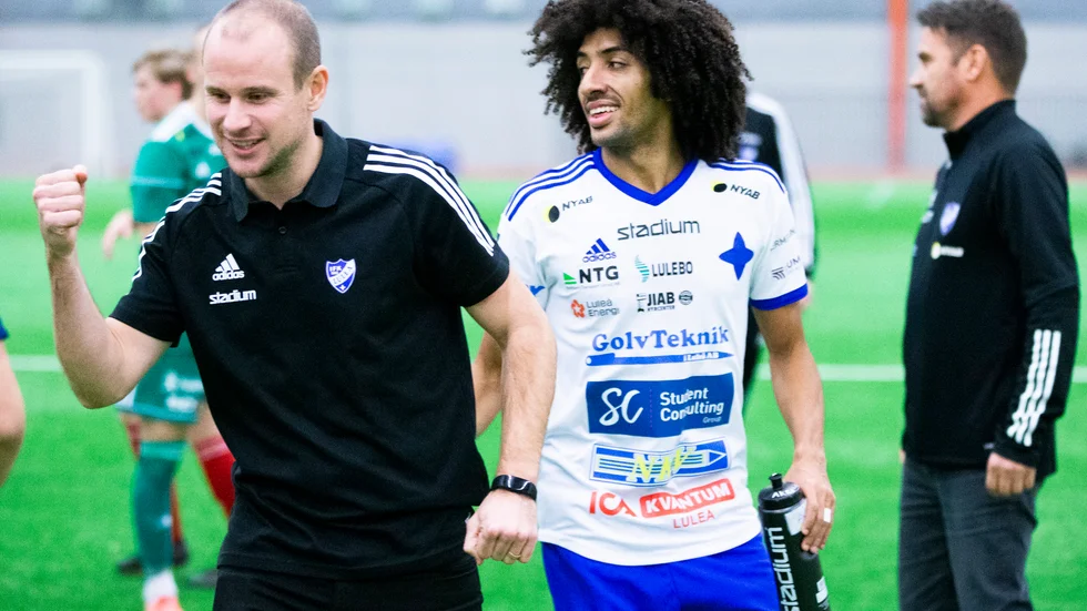 Alex Brilhante, med ett förflutet i bland annat IFK Luleå, har skrivit på för Piteå IF resten av säsongen. Då återförenas han med tränaren Tomas Eriksson, till vänster i bild. (Arkivbild)