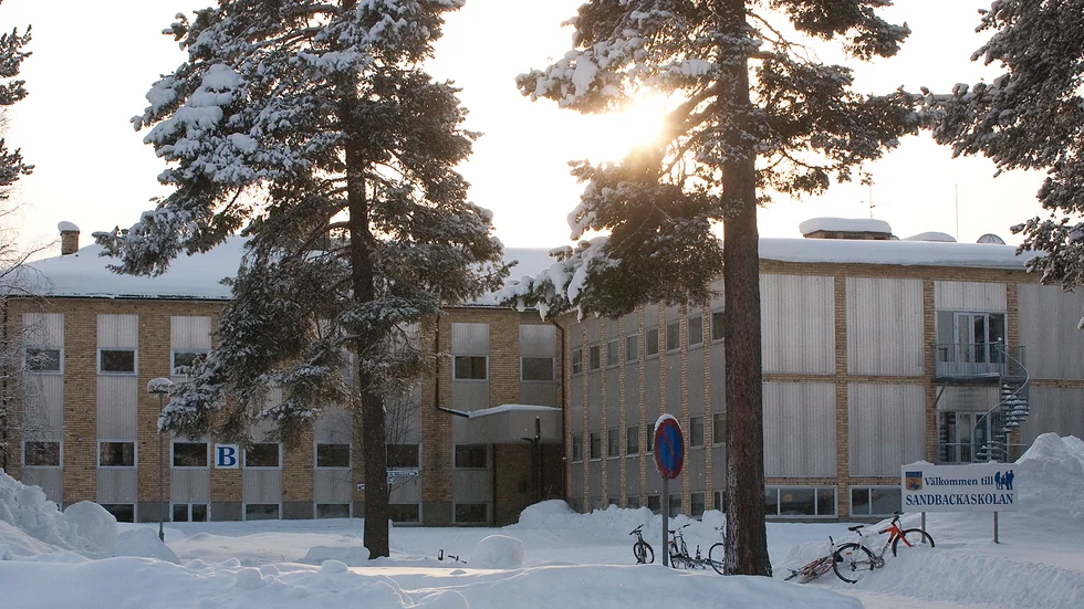 Sandbackaskolan i Arvidsjaur vill locka fler elever från kranskommunerna. I dagsläget läser omkring 190 ungdomar på gymnasieskolan.