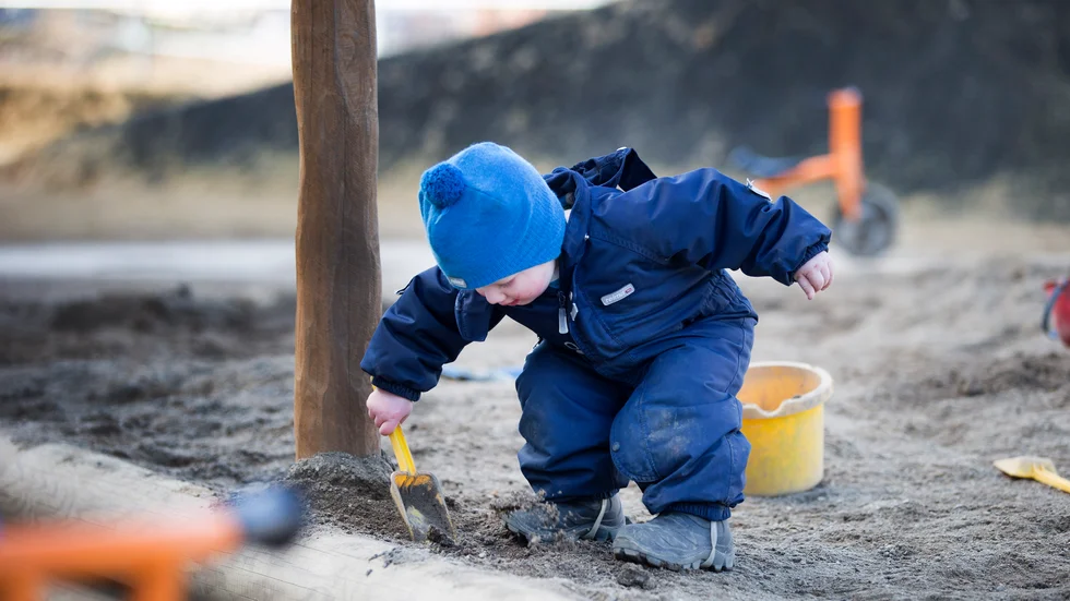 Fast man kämpar och gör allt för att barnen inte ska märka något så förstår de. Det känns jobbigt att som pedagog få frågan från ett barn “varför är du inte lika glad längre?“, skriver en pedagog.