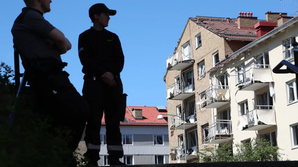 Runt 20 personer skadades lindrigt i ett sprängdåd i ett flerbostadshus i Linköping förra sommaren. Trots det har bara två ansökt om brottsskadeersättning.