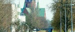 Bommarna dröjer  
ännu ett år - minst