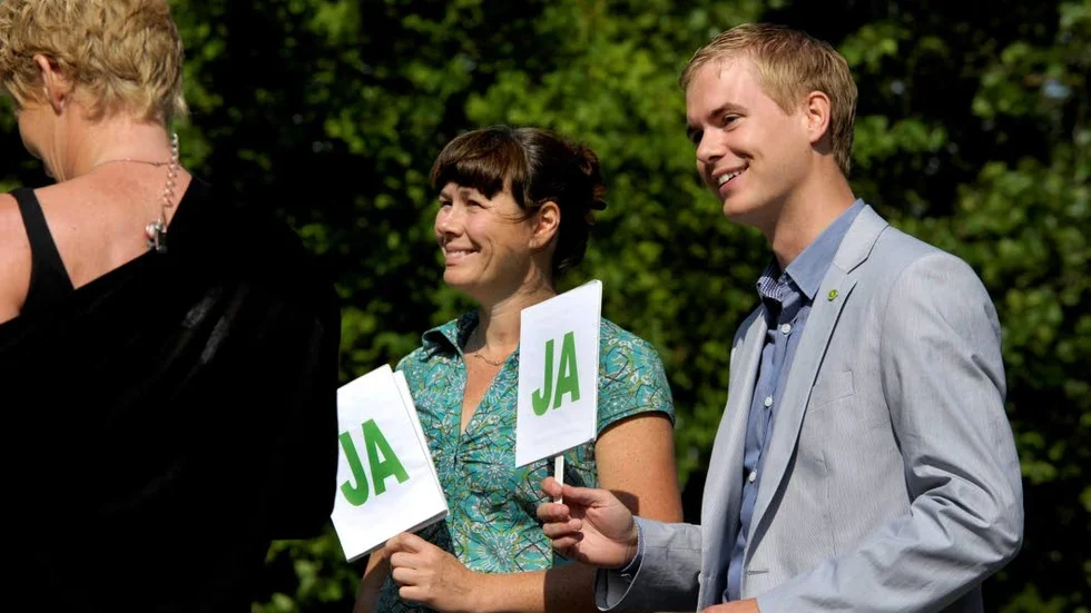 Den bekymmersfria tiden. Här syns de båda språkrören framträda i ett fjärran Almedalen 2011. Nu är det andra och mer bistra och ansvarsfulla tider. Romson och Fridolin tycks ha valt väg.