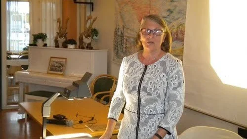 Berättarträff. Ingrid Ählberg, Barkarby, berättade om Norrbyskärs ”uppgång och fall”.