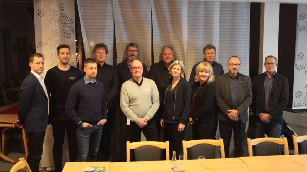 Från vänster, översta raden: Närmast kameran Daniel Ek, Tjintokk, Mikael Hallin, Colmis, Lotta Lestander, Argentis, Linda Nilsson, Norrbottens Handelskammare, Robert Granström, SPGA, Pär Jonsson, Älsvbyn. Bakre raden Jens Sperens, Vattenfall, Per Gyllenberg, Colmis, Michael Lindeman, Icemakers, Per Westerberg, Piteå Science Park, Stefan Andersson, Jokkmokks kommun, Jörgen Eriksson, Invest i NorrbottenFattas på bild gör Anne Enoksson, Arvidsjaur kommun och Ralf Lundberg, Arvidsjaurs Flygplats