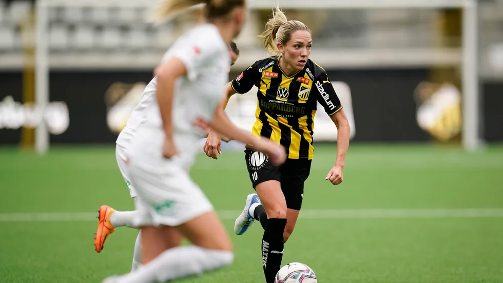 Häckens Elin Rubensson hoppas kunna spela mot Piteå i den sista damallsvenska omgången på lördag. Häcken är ett av tre lag som kan ta hem SM-guldet.