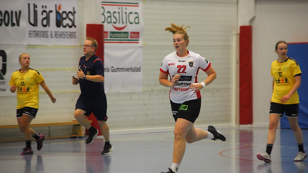 Wilma Mård blev EHF:s bästa målskytt för tredje matchen i rad - nu kom också tredje segern. Sex poäng av sex möjliga som nykomling. Bilden från premiären.