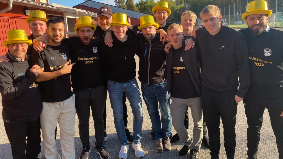 I mitten med guldhatt. Andreas "Tosse" Larsson har varit guld värd för Fanna hela säsongen - men stannar han kvar?