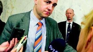 Fastighetsskatten avskaffas vid årsskiftet. Det meddelade statsminister Fredrik Reinfeldt och alliansen i går. "Den är körd, socialdemokratisk fördelningspolitik får ta sig andra uttryck i framtiden," skriver Widar Andersson.  Foto: Bertil Ericson/Scanpix