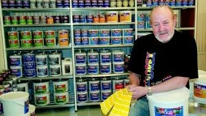 Efter 25 år på annan ort kom Göran Pettersson tillbaka till Finspång och återinvigde sin färghandel. Men kunderna svek varför butiken efter drygt ett år gick i konkurs. Foto: Magnus Johansson/arkiv