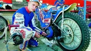 Viktor Bergström och Vargarna tar sig an Solkatterna i säsongens första match hemma på Kråkvilan. 				Foto: Titti Olovsson