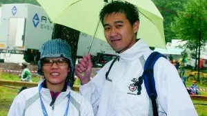 Långväga gäster. Chi Hang Liang och Wing Man So har rest ända från Hong Kong för att få vara med och tävla i årets O-ringen. - Jag är rejält sugen på att tävla nu, säger Liang.