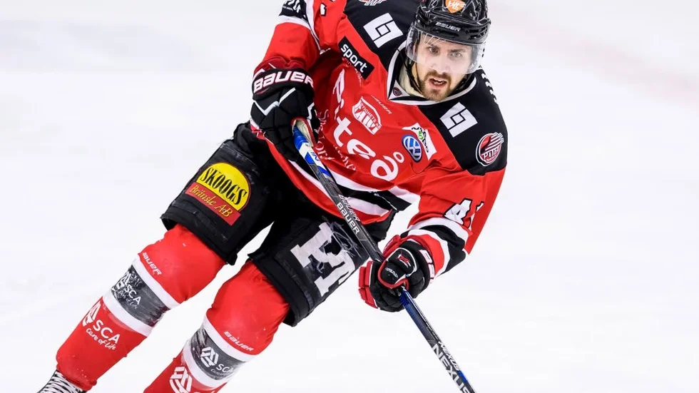 SLUTAR. Johannes Tornbeg som spelade med Piteå Hockey fram till i våras lägger nu av efter ännu en hjärnskakning. (Arkivbild)