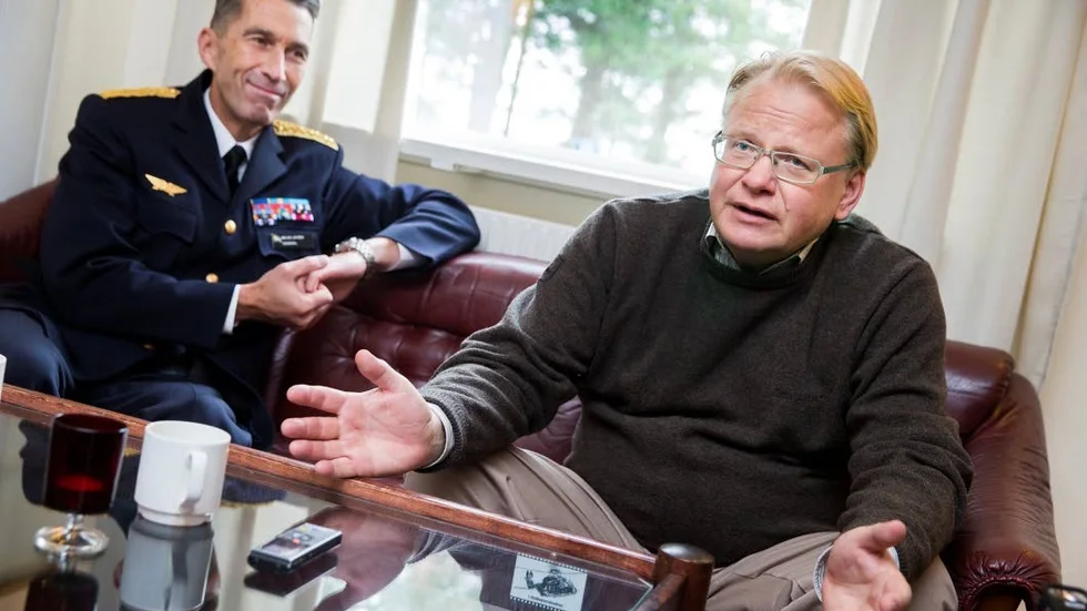 Försvarsminister Per Hultqvist (S) konstaterar att F21 och Norrbotten spelar en viktig roll när det militär intresset i Arktis ökar. ÖB Mikael Bydèn fanns också på plats.