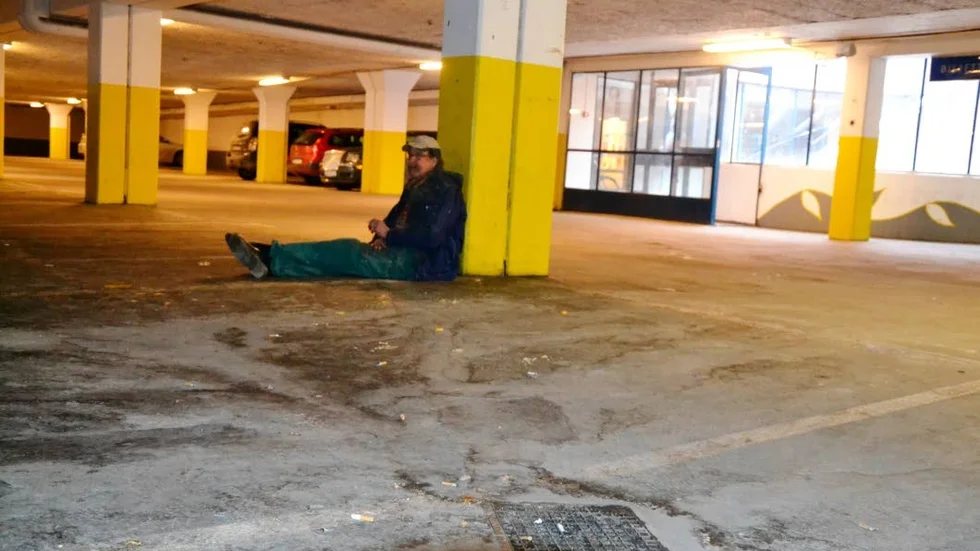 Roland är bara en av de som brukar spendera stora delar av dagen i garaget.
