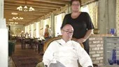 Anne-Sophie och Lars Edbladh är mycket nöjda med det gångna året. Fast när det är som varmast går affärerna inte så bra.  Det går bäst för oss när det regnar och är mulet, säger Lars.
FOTO: MARTIN ROTH