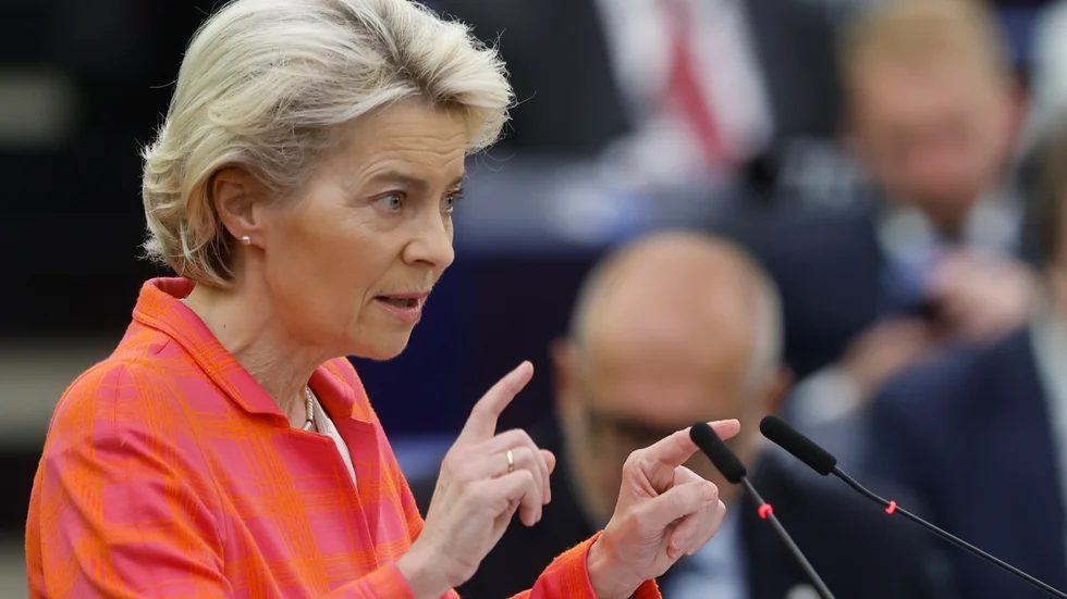 EU-kommissionens ordförande Ursula von der Leyen gör sig redo för årets tal om läget i unionen inför EU-parlamentet i Strasbourg. Arkivfoto.