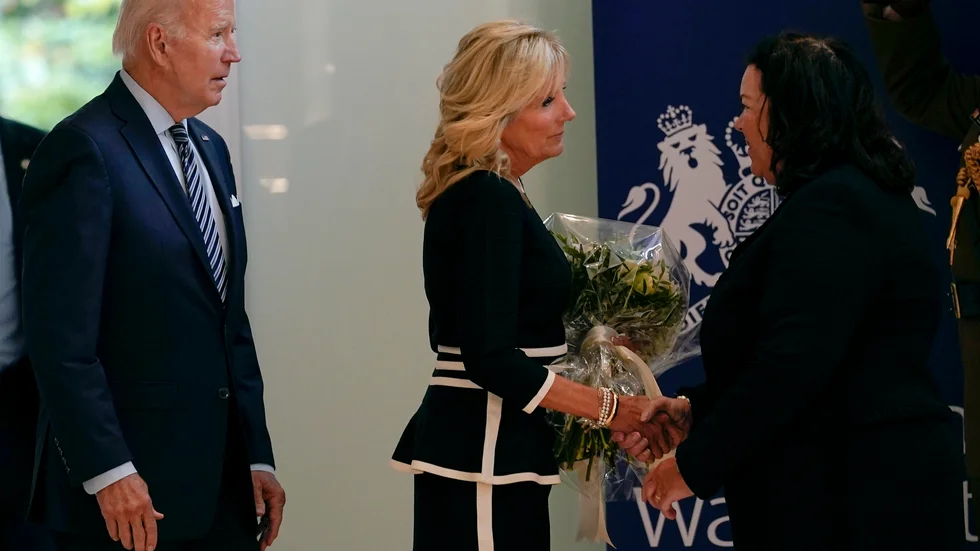 USA:s president Joe Biden och hans hustru Jill Biden besökte i förra veckan den brittiska ambassaden i Washington|DC och kondolerade drottning Elizabeth bortgång.