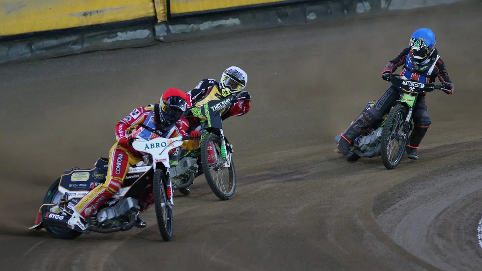 Filip Hjelmland, Antonio Lindbäck och Bastian Borke.