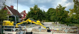 Vattenläcka i centrala Nyköping – villagata avstängd under reparation