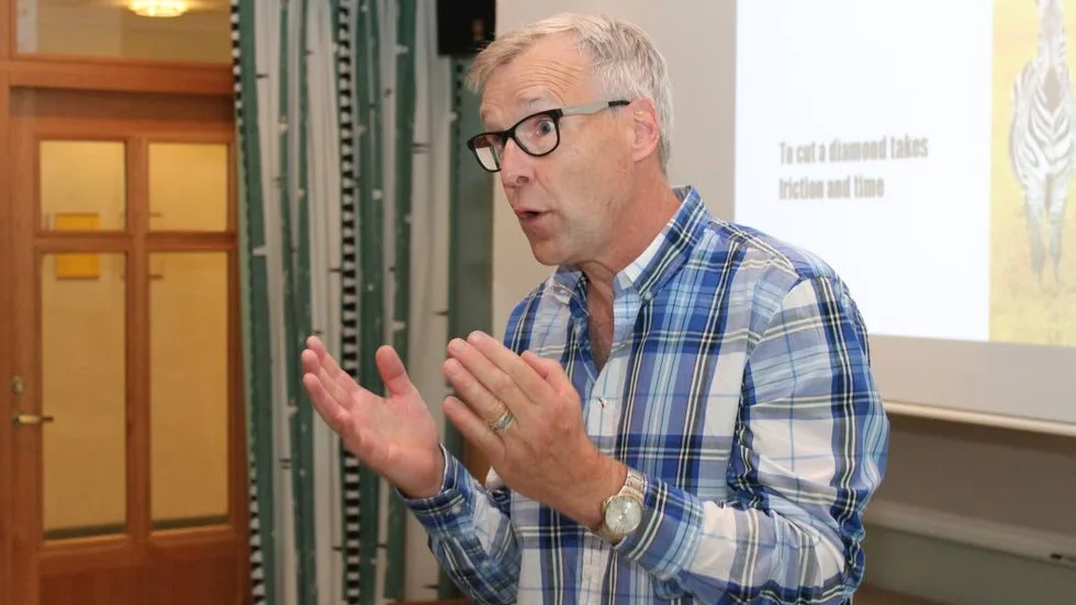 Stoppa avhopp. Läraren Anders Svensson höll ett engagerat anförande för gästerna från andra EU-länder.