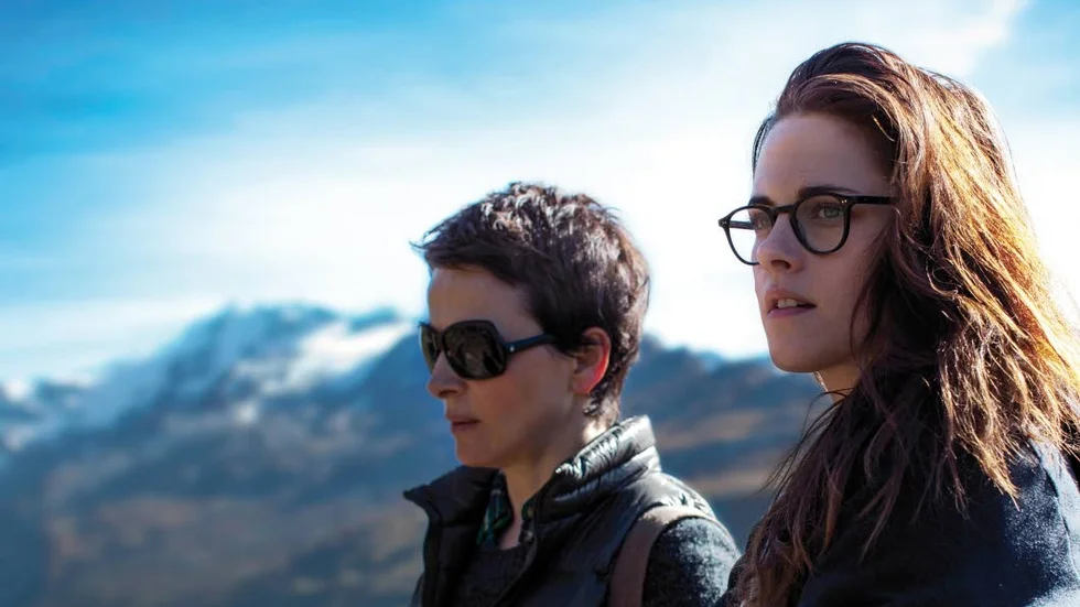 Strålande. Juliette Binoche och Kristen Stewart spelar känd skådespelare respektive personlig assistent i den mångbottnade och smarta ”Moln över Sils Maria”.
Foto: Carole Bethuel
