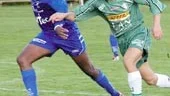 Tobias Falk sätter 4-0 på den första av Enebys två bonusstraffar. Linköpings målvakt Lasse Lundgren chansade åt fel hål.
FOTO: NICLAS SANDBERG
