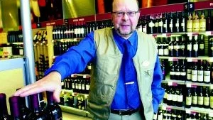 Systembolagets butikchef i Finspång Rolf Nordenberg ser fram emot sovmorgnar nu när han går i pension.
FOTO: NICLAS SANDBERG