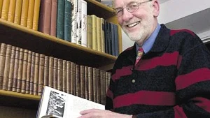 Ulf Ebbeson har låtit Finspångs bibliotek ta hand om underlaget för sin avhandling om emigrationen från Finspång i slutet av 1800-talet. En guldgruva för släktforskare i trakten, framförallt om man har Amerika-släkt.
FOTO: JANNE FORSBY