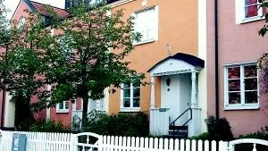 Attraktivt. Engelskt radhus på S:t Persgatan, attraktivt läge. Utgångspriset för lägenheten på knappt 90 kvadrat är 395 000 kronor. Sådana här objekt är sällsynta, och begärliga.
FOTO: JANNE FORSBY