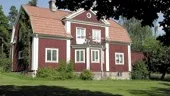Komministergården i Risinge. Nu har kommunen fått lov att köpa den. 
FOTO: TITTI OLOVSSON