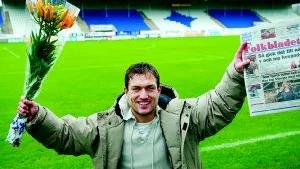 Mikael Blomberg utsågs i Folkbladet till bäste IFK-are under säsoongen. Men år 2005 duger han inte. Därför skriver Mikael med största sannolikhet på för allsvenska Kalmar FF på söndag.