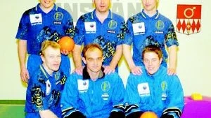I Sveriges vinnande herrlag ingick på övre raden från vänster: Lars Oscarsson, Håkan Strömberg, Fredrik Nilsson, Patrik Nilsson, Ibrahim Beslagic och Tony Eriksson.
FOTO: GUNNAR JOHANSSON