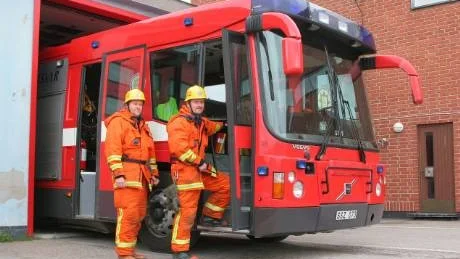 Skärblacka brandstation och den brandbuss man har till sitt förfogande. Foto: Björn Persson/Wighsnews
