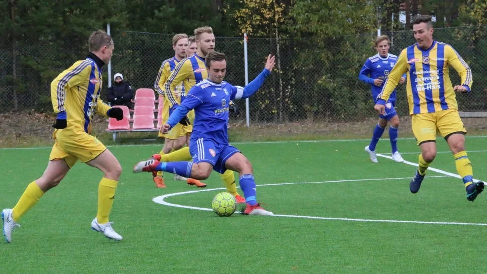 Peter Berglund gjorde elva mål i division 3. Anfallskollegan Isak Olofsson tio. (Arkivbild)