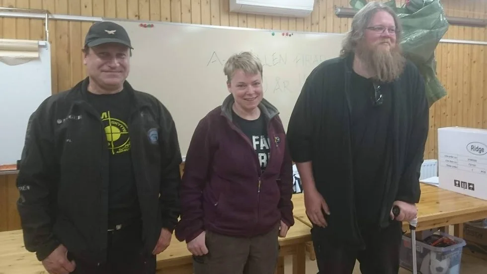 Segraren i kretsmästerskapet Maria Öberg, Boden, (i mitten) tillsammans med tvåan Ulf Lindberg, Piteå, till vänster och trean Markus Dannberg, Piteå, till höger.