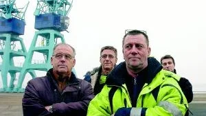 Igår strejkade 23 arbetare i Norrköpings hamn och här ses några av dem vid Öhmansterminalen. Längst fram fackbasen Krister Karlsson och bakom från vänster Åke Brynolfsson, Kenneth Welam och Bo Brunström.Foto: Anita Kjellberg