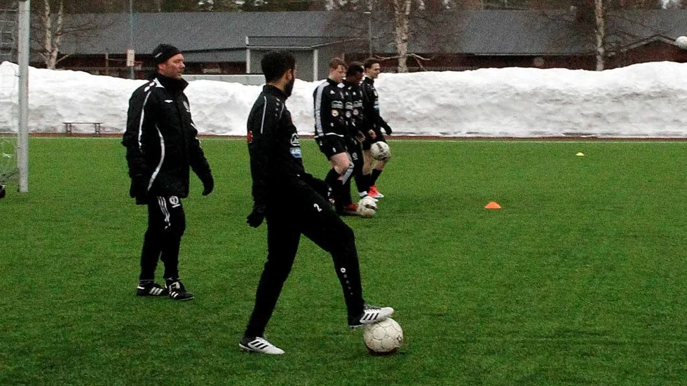 Älvsbyn vann premiären mot Piteå 2 med 5-1.