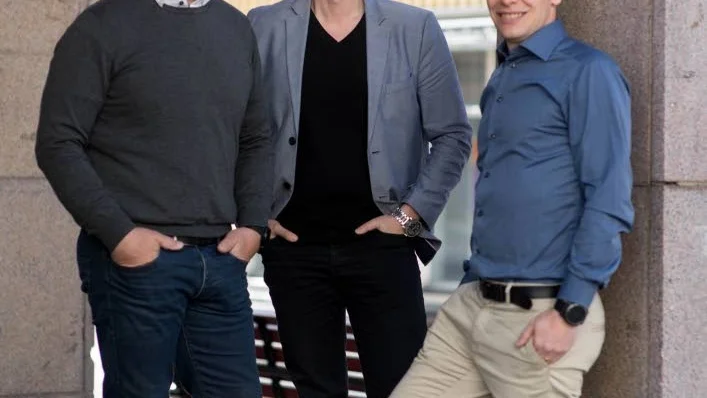 TRIO Niklas Gustafsson (tv) har rekryterats som vd för nybiildade Blixx AB, Rickard Palo är ny försäljningschef i bolaget, th Mikael Gramer, vd för Form1 AB.