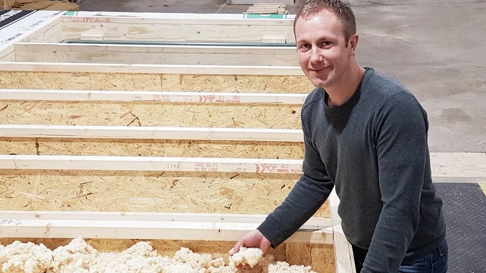 Stenbackens Trähus storsatsar på en nationell marknad. "Alla i husbyggartankar ska kunna välja ekologiskt. Det ska inte behöva bli dyrare", säger vd Mattias Henriksson.