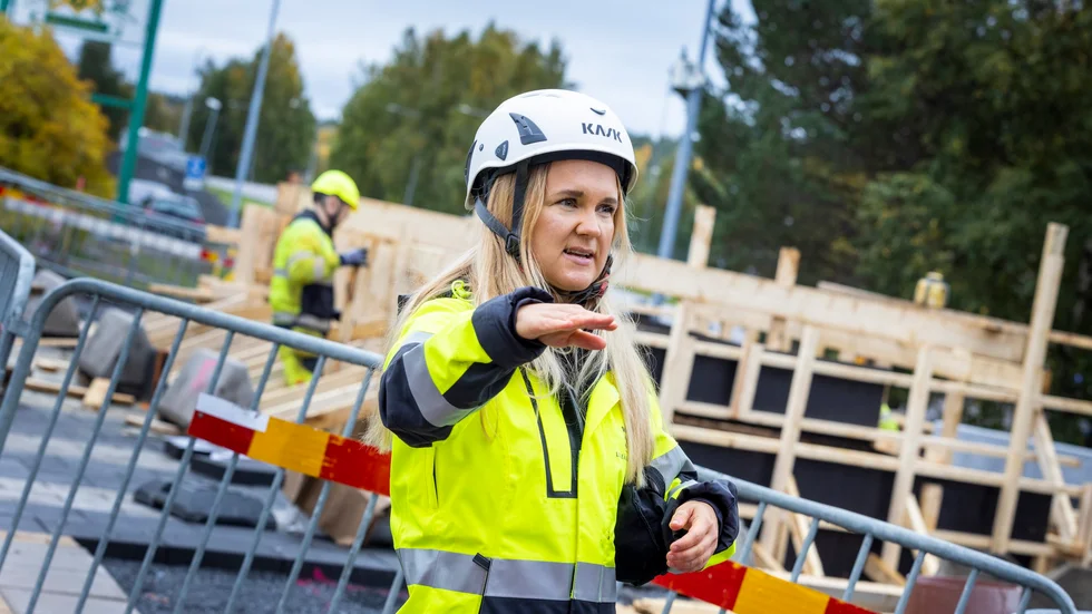 "För mig känns det extra roligt att få vara med om att bygga i Porsö centrum. När jag studerade på LTU var det här en plats där man skyndade igenom så snabbt som möjligt. Nu försöker vi skapa nya mötesplatser", berättar projektledare Emma Sailamaa.