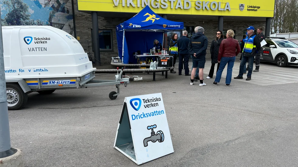 Under övningen i Vikingstad är det simulerad brist på tjänligt dricksvatten. FRG är på plats för att svara på frågor och upprätthålla en plats där invånarna kan hämta rent vatten. Även Tekniska verken har deltagit i övningen genom att leverera dricksvatten. 