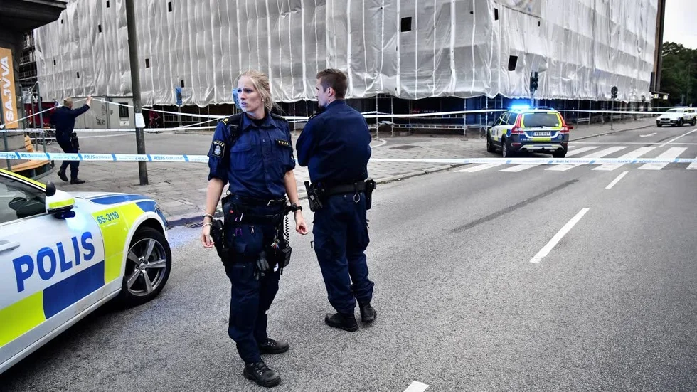 Polisen inspekterar området kring den senaste dödsskjutningen i Malmö. Mordutredningarna fortsätter kräva alltför mycket av Polisens resurser.