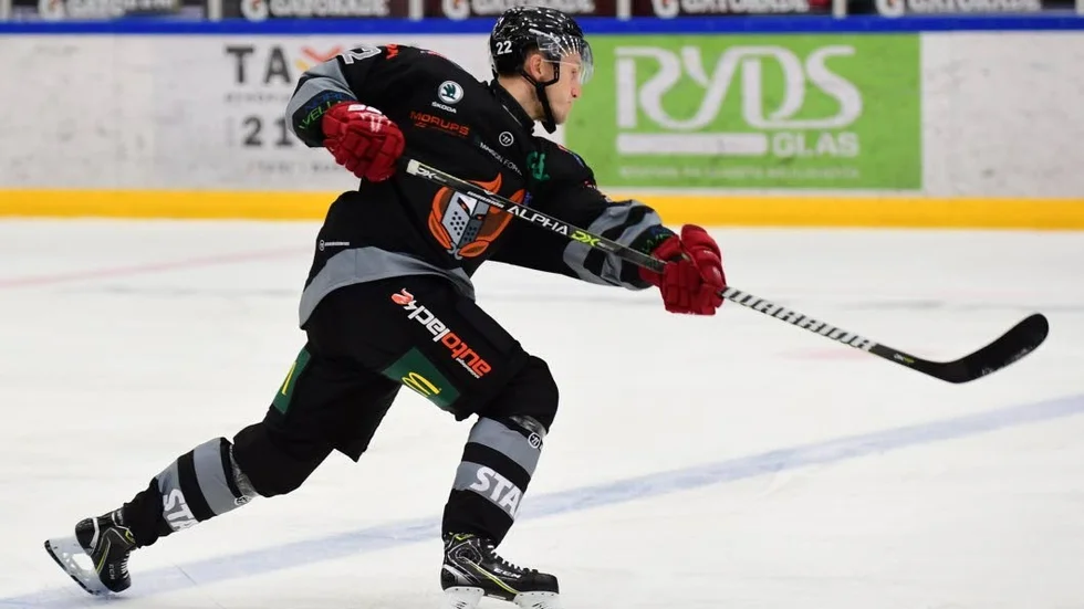 Ludvig Martinsson hade en assistpoäng till Nyköpings första mål. Backen är poängbäst i laget efter tre matcher.