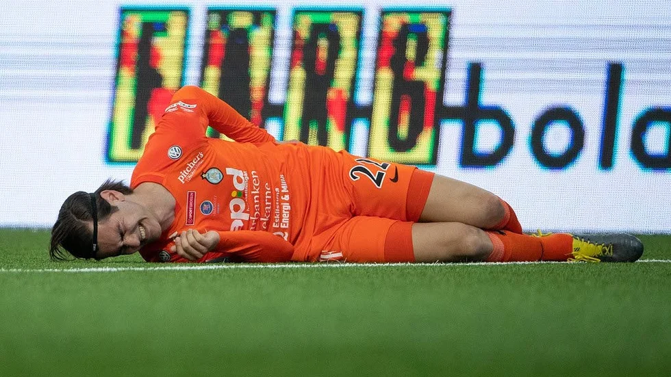 Adi Nalic klev ut skadad mot Djurgården. Nu ser han ut att missa helgens match mot Häcken.