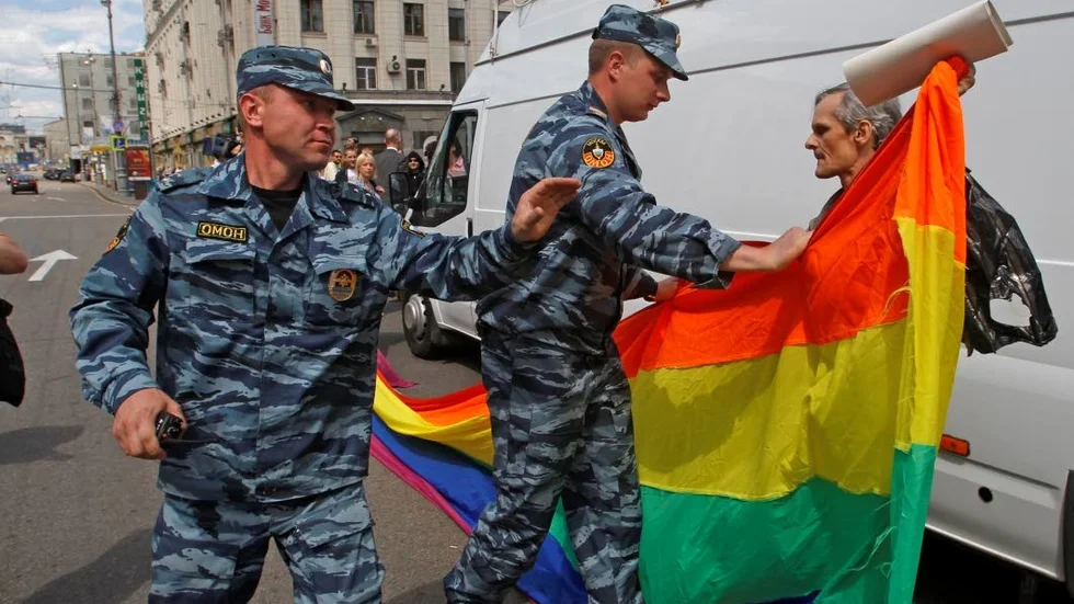 Pridefirandet är igång i Stockholm och vi har all anledning att delta i det. Vi alla bör vara tacksamma och stolta över de vunna friheterna i Sverige, men framför allt bör vi uppmärksamma den blodiga HBTQ-kampen som ännu förs i bland annat Ryssland.