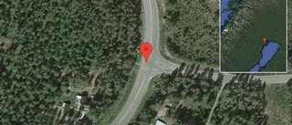 Olja på vägen stör trafiken på väg 968